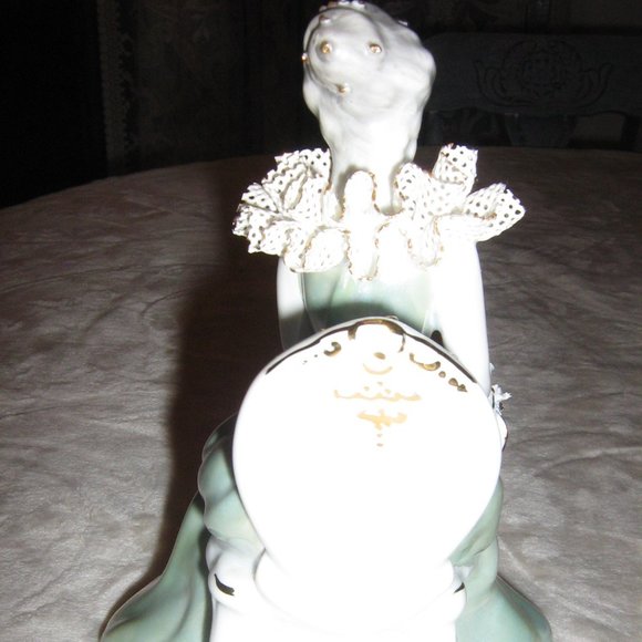 Lady Sitting In A Chair,  Vintage Figurine - Picture 2 of 2